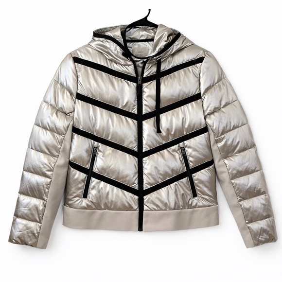 🩶 NWOT! Super Warm Metallic Puffer Coat - Picture 2 of 6